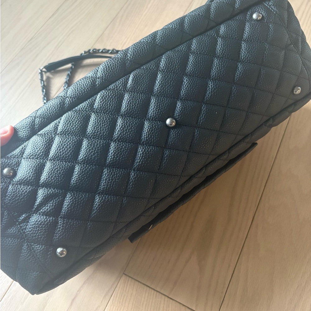 Quilted Double Flap XXL Travel Shoulder Bag - Picture 4 of 14